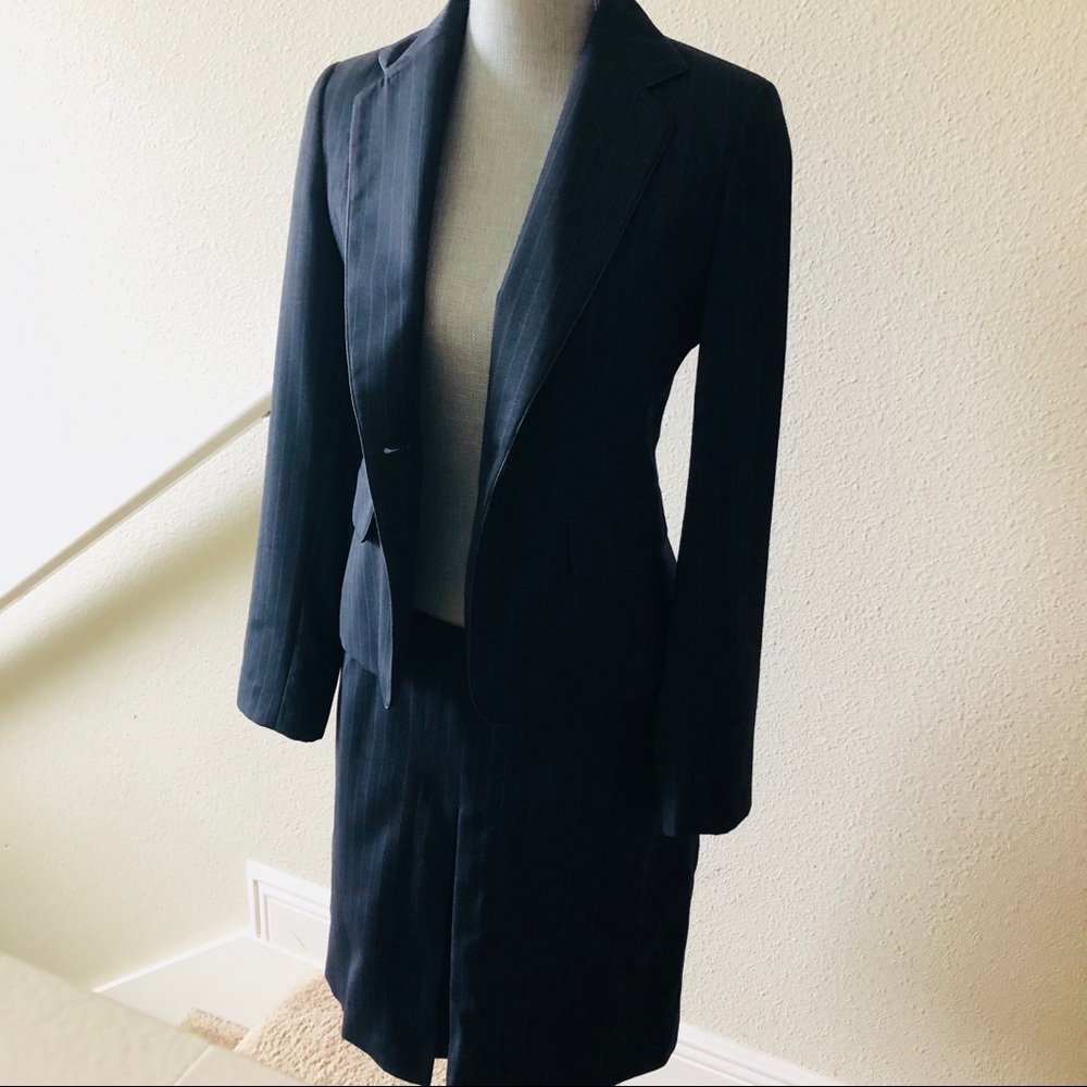 Bananna Republic Grey Pinstriped suit